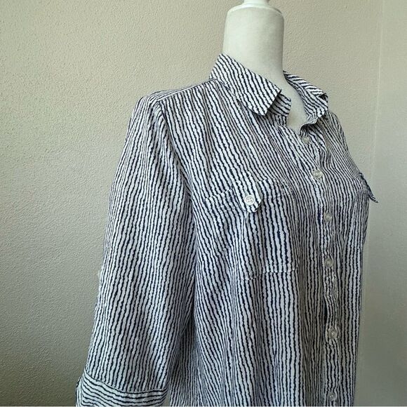 FDJ Button Down Blouse Blue White 3 / 4 Sleeve Pockets Button Tab SZ 12 - Picture 11 of 15